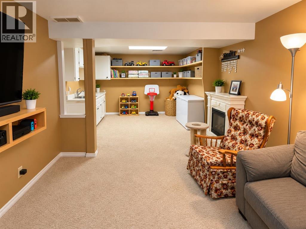 1521 19 Avenue N, photo 10 of 18