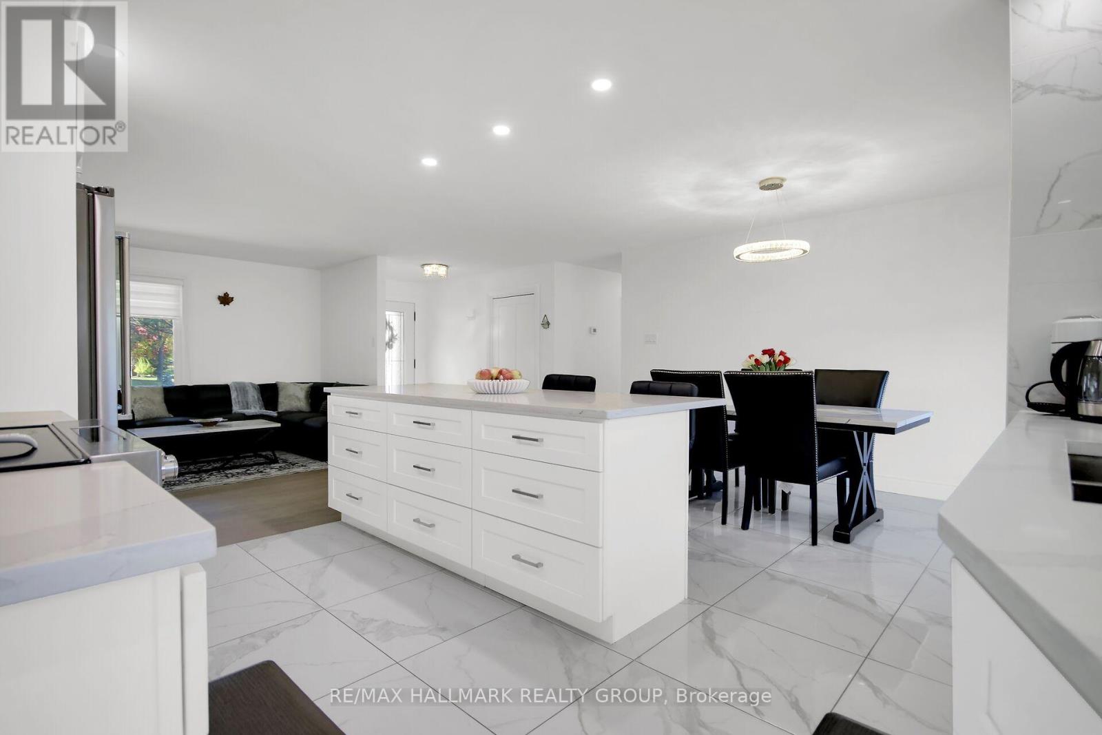 Kitchen Island & Cabinetry