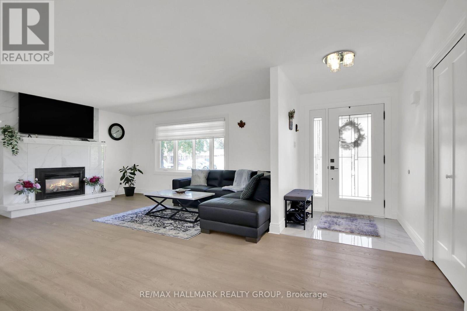 Living Room & Front Entrance