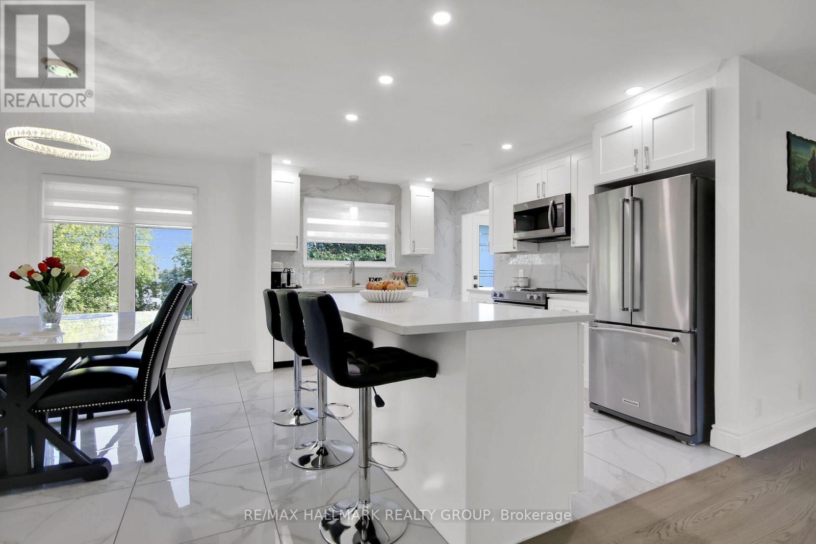 Updated Kitchen & Breakfast Bar