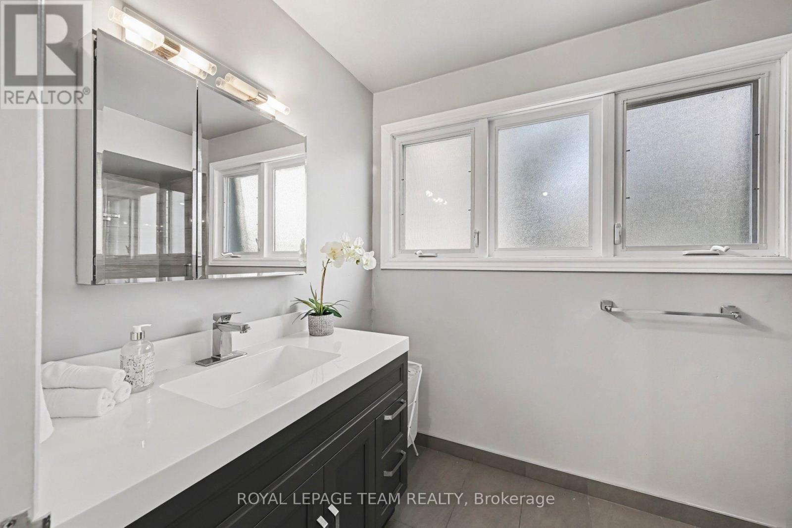 2nd bathroom