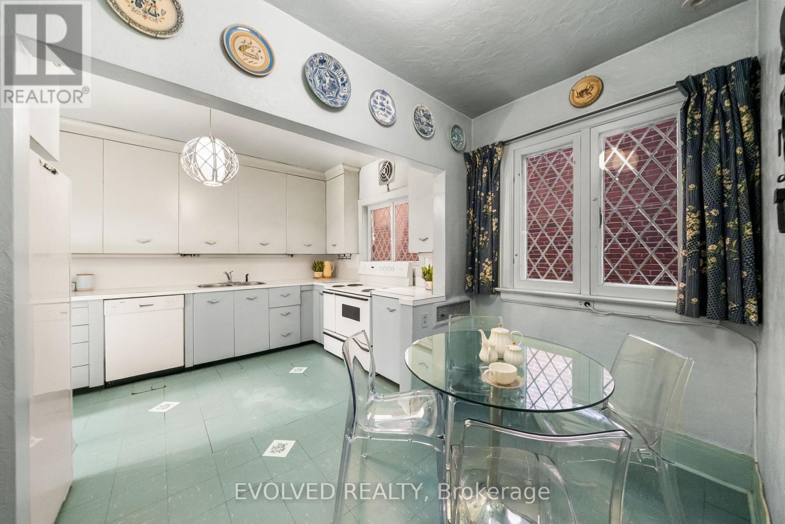 4 Dunloe Road, Toronto, ON photo 12