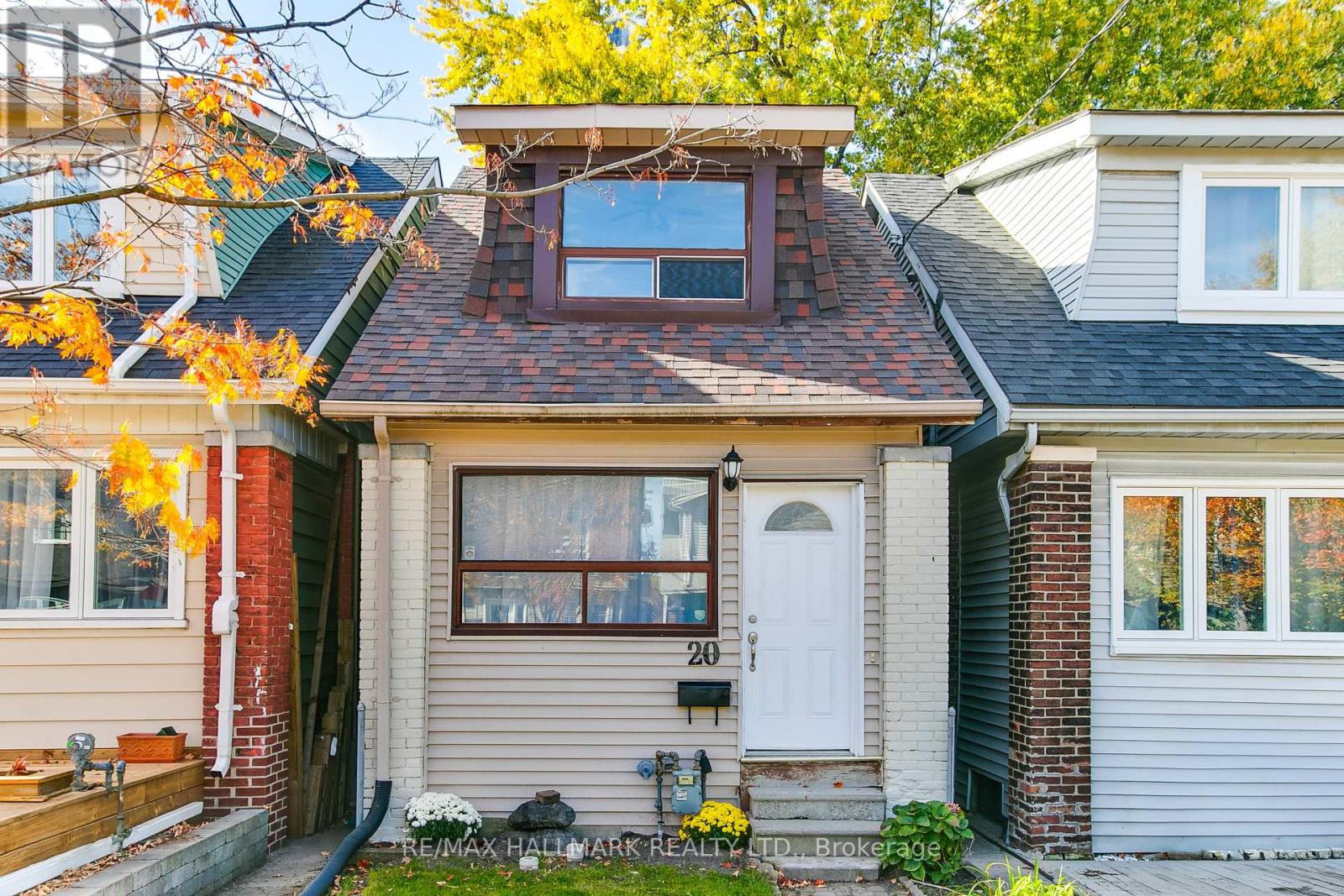 20 Kelvin Avenue, Toronto, ON photo 1