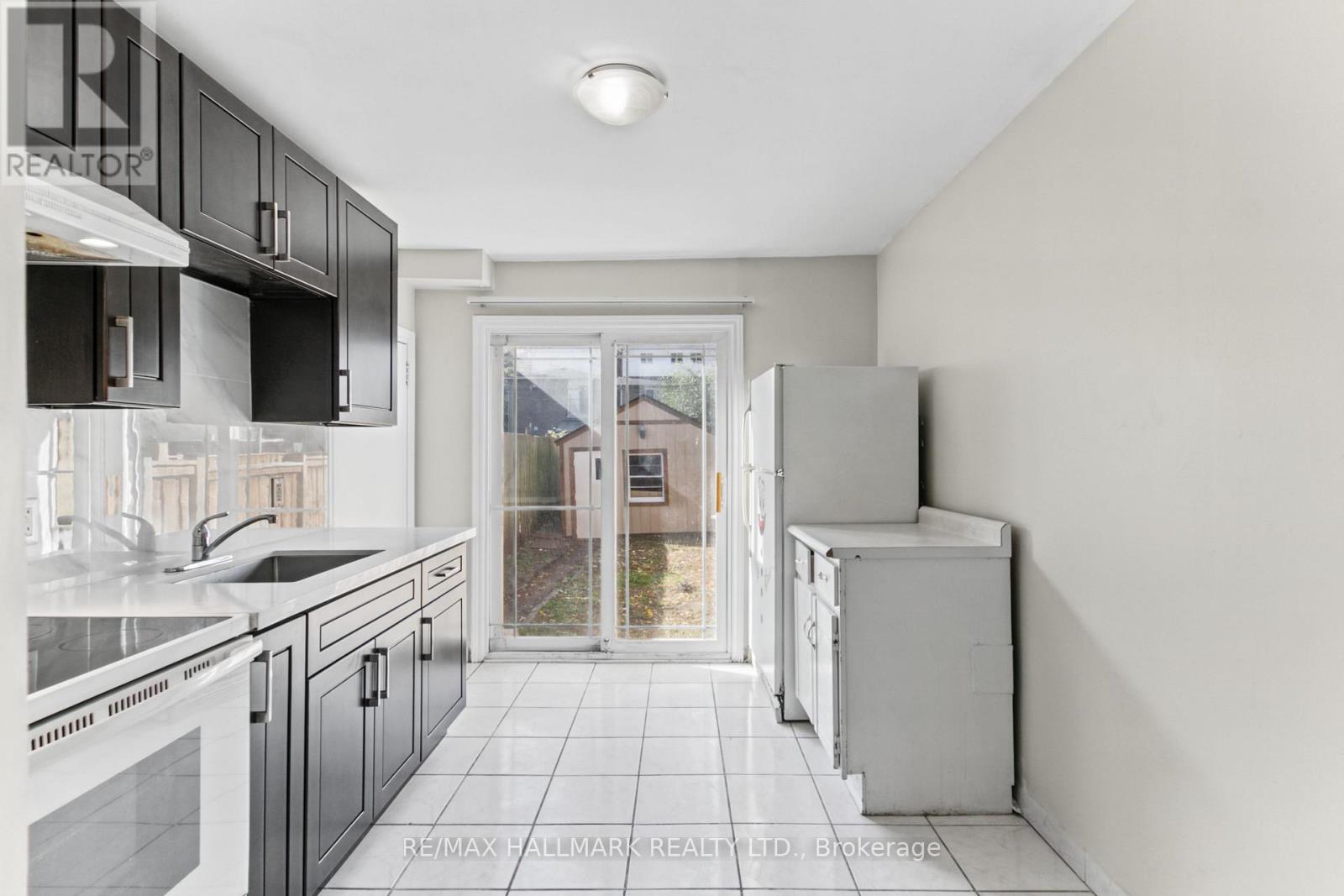 20 Kelvin Avenue, Toronto, ON photo 12