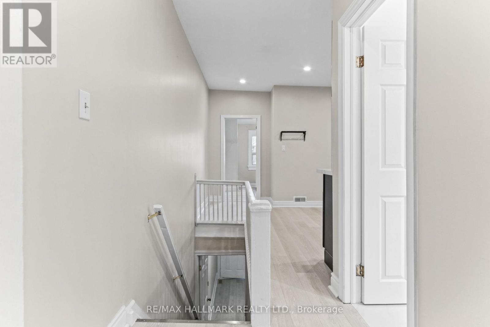 20 Kelvin Avenue, Toronto, ON photo 14