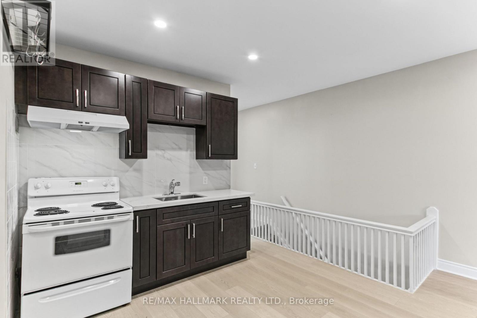 20 Kelvin Avenue, Toronto, ON photo 16