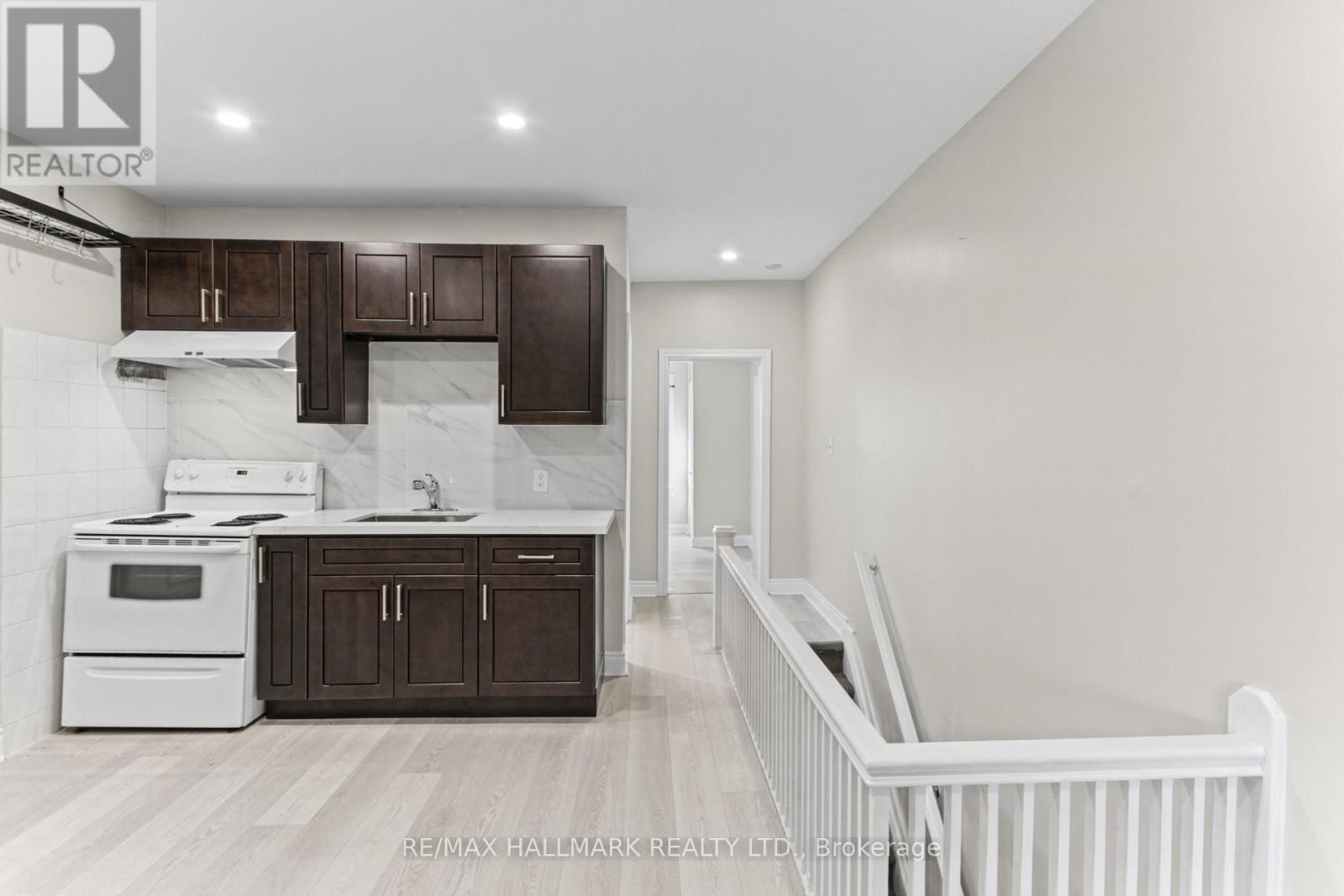 20 Kelvin Avenue, Toronto, ON photo 17