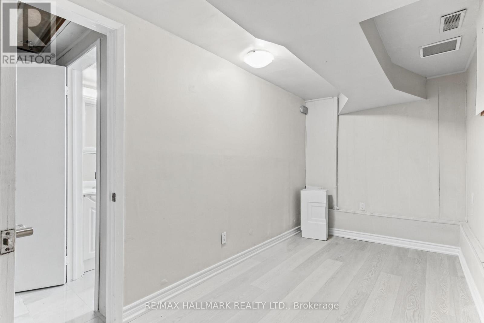20 Kelvin Avenue, Toronto, ON photo 24