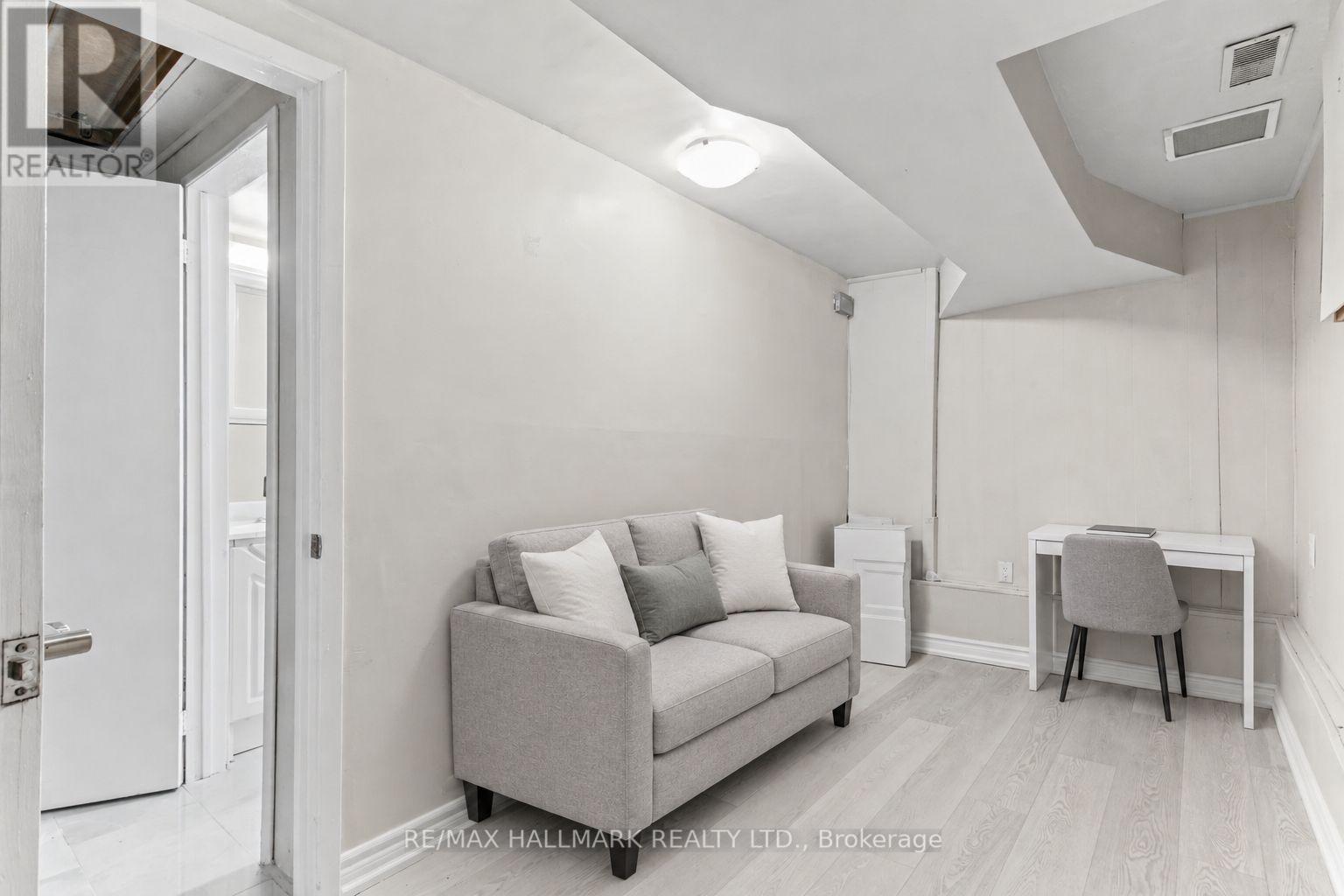 20 Kelvin Avenue, Toronto, ON photo 25