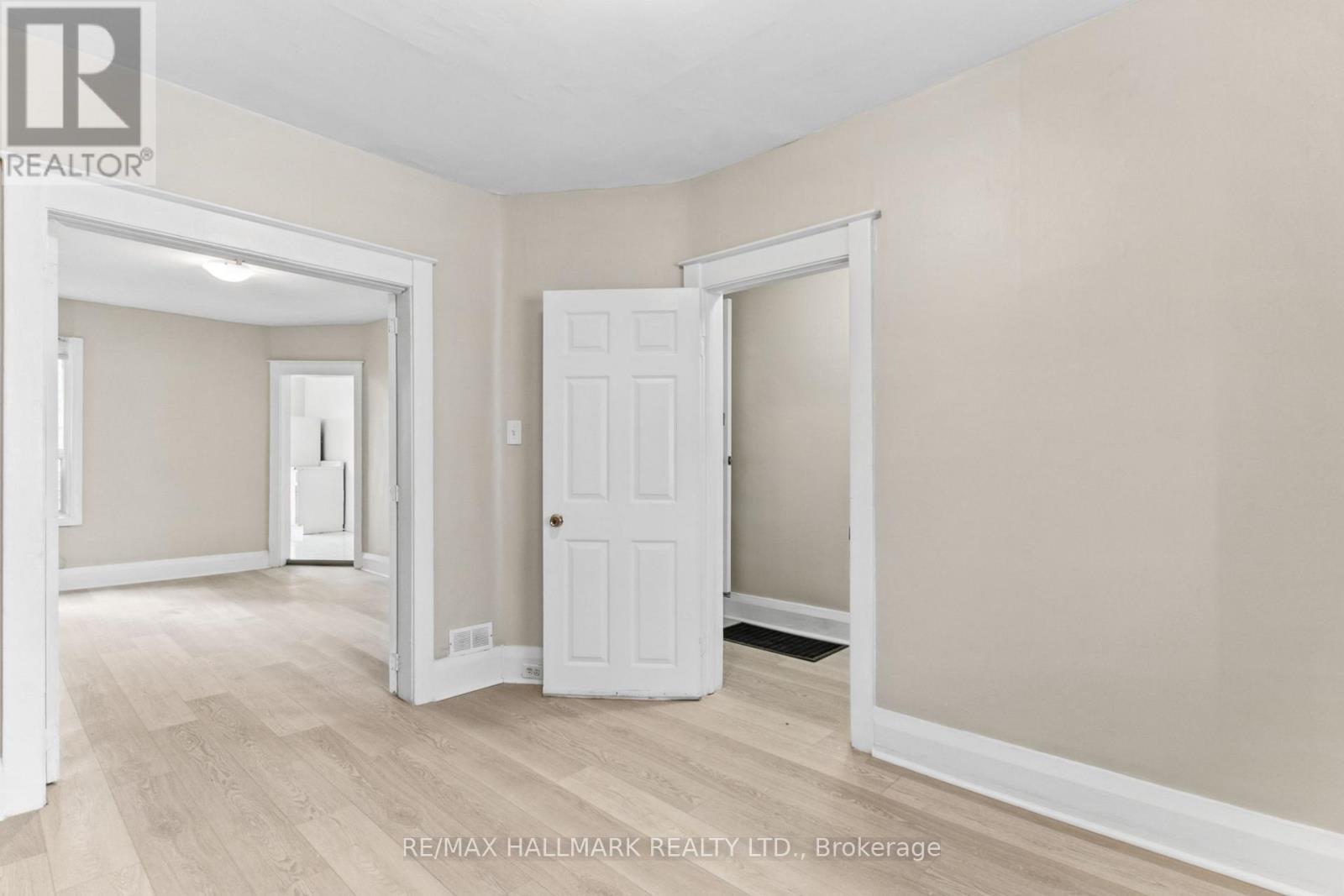 20 Kelvin Avenue, Toronto, ON photo 6