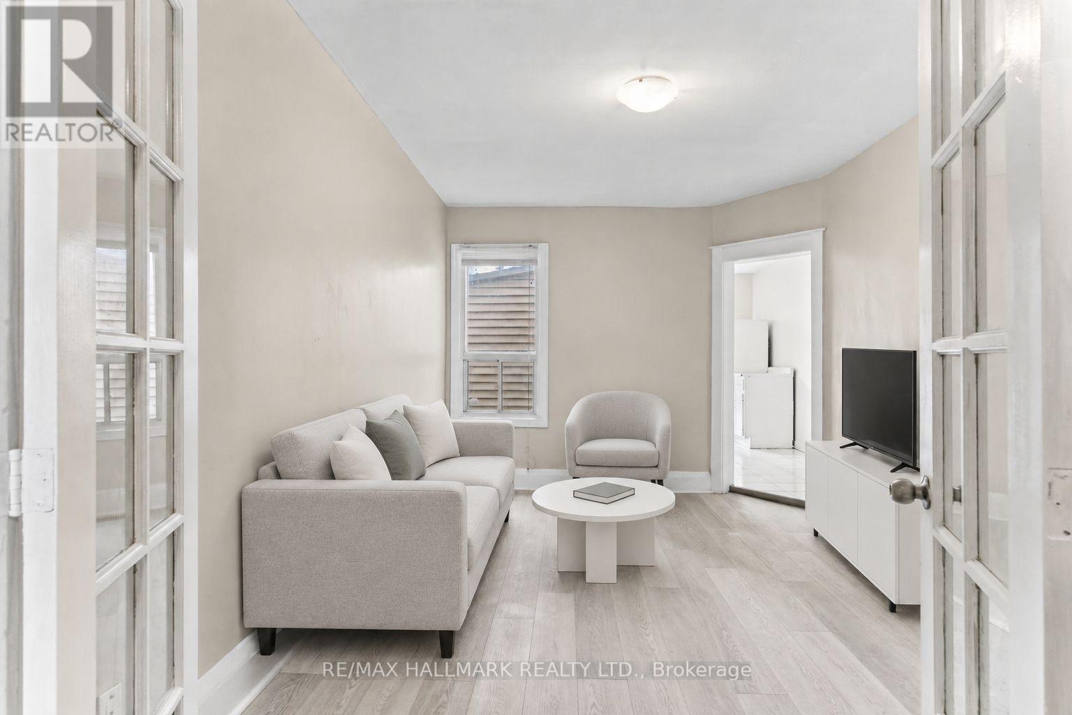 20 Kelvin Avenue, Toronto, ON photo 8