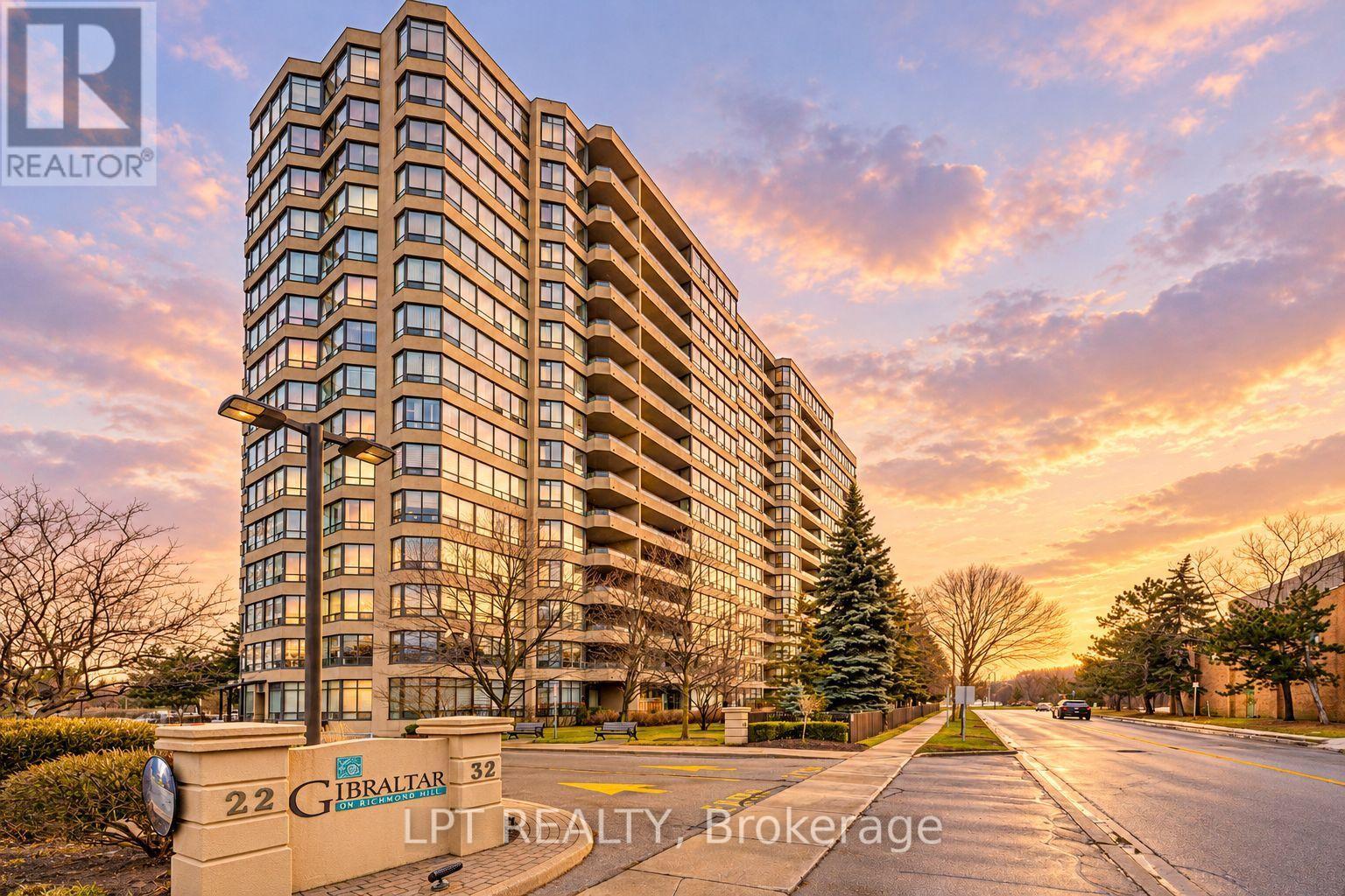521- 32 Clarissa Drive, Richmond Hill, ON
