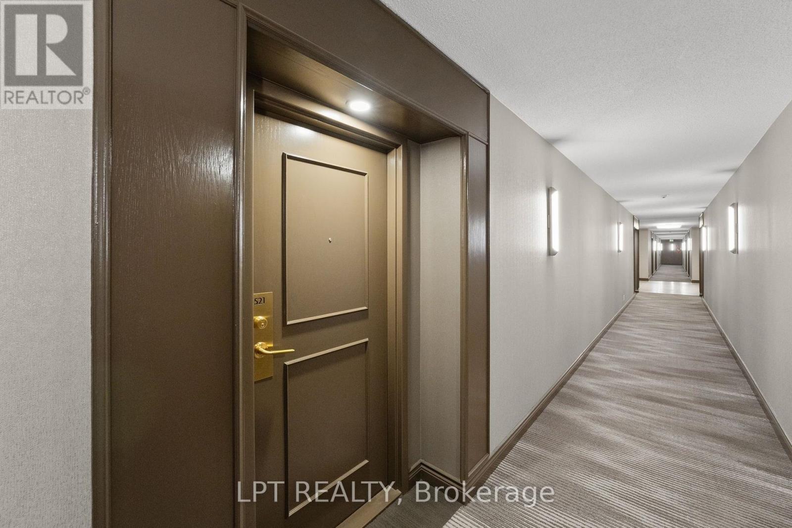 521- 32 Clarissa Drive, Richmond Hill, ON photo 3