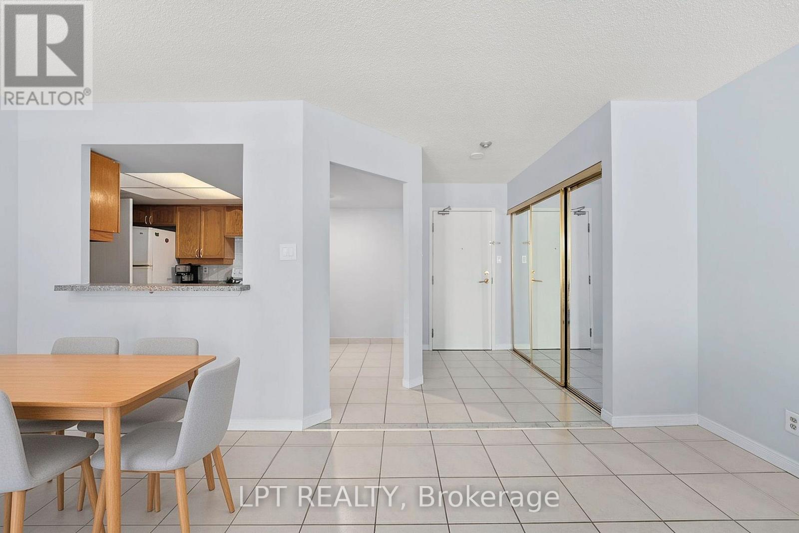 521- 32 Clarissa Drive, Richmond Hill, ON photo 5
