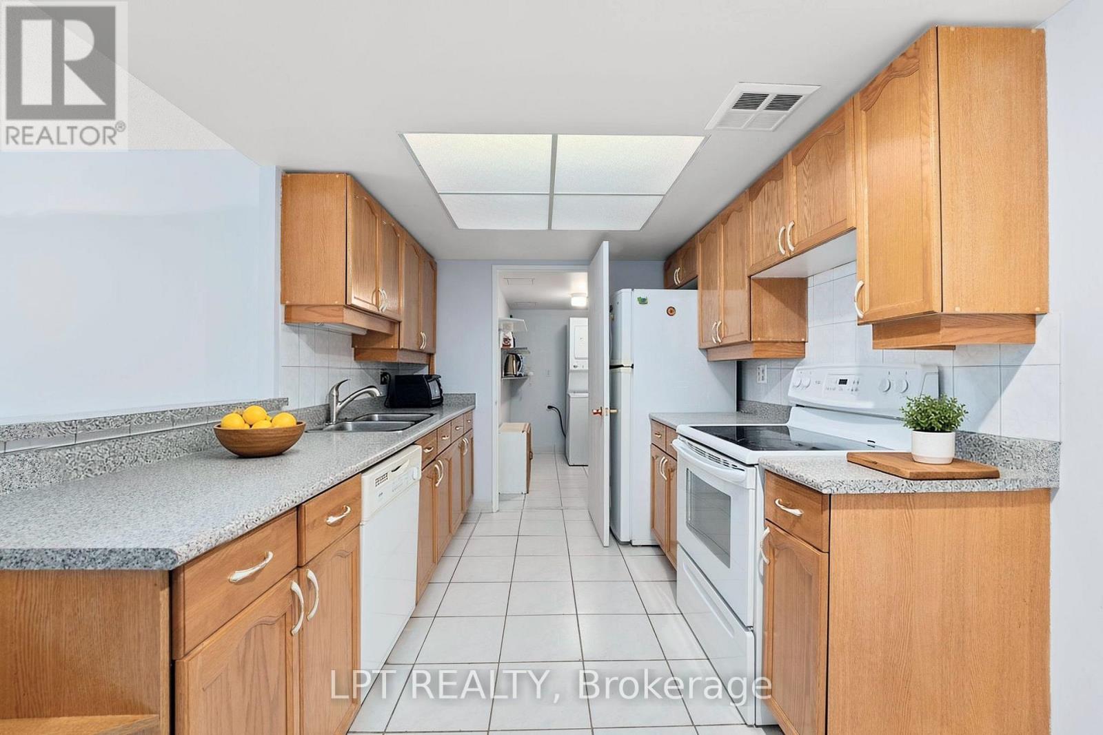 521- 32 Clarissa Drive, Richmond Hill, ON photo 6