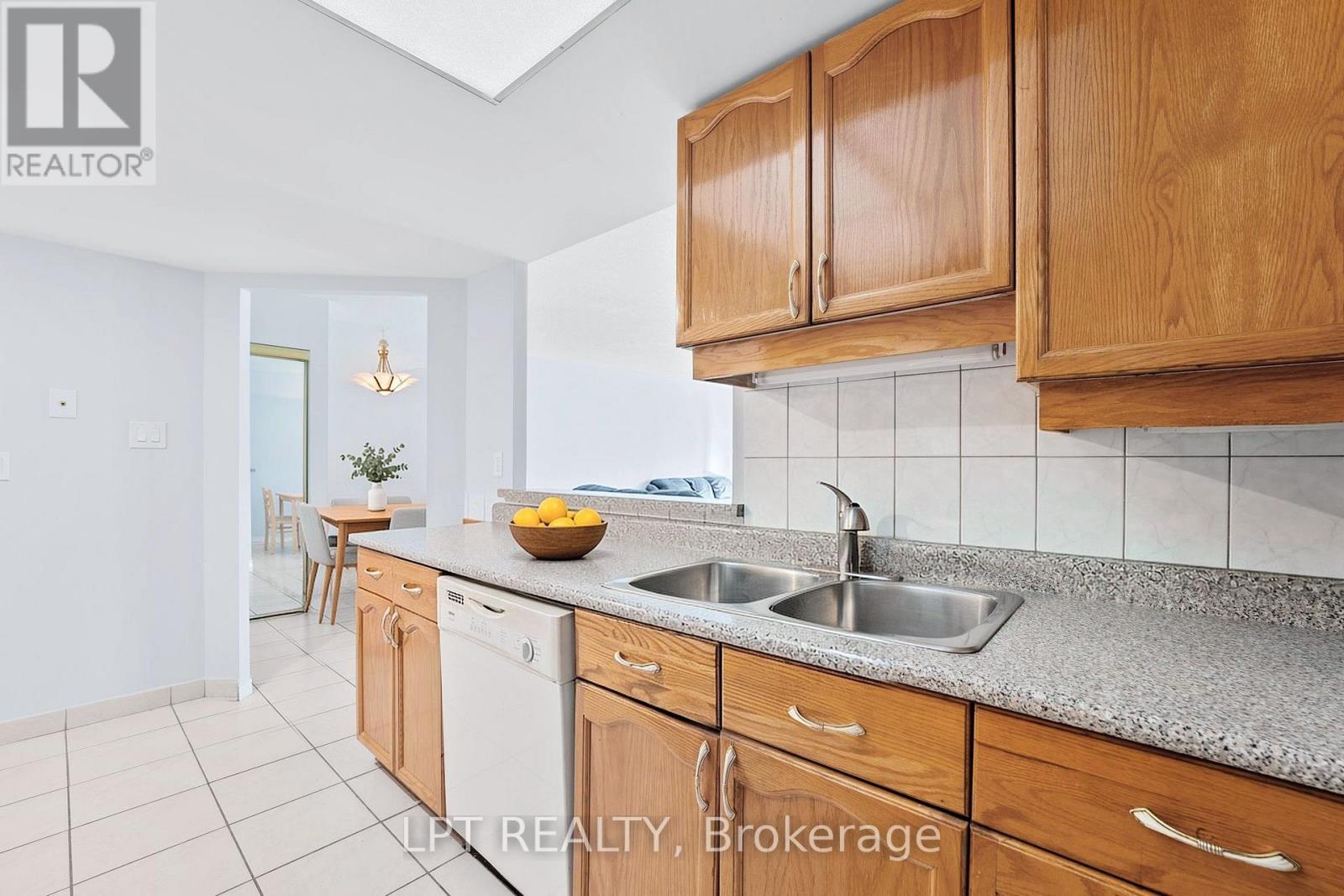 521- 32 Clarissa Drive, Richmond Hill, ON photo 7