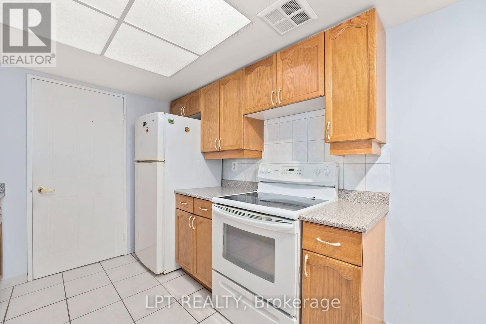 521- 32 Clarissa Drive, Richmond Hill, ON photo 8