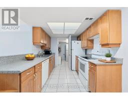 521 - 32 Clarissa Drive, Richmond Hill, ON L4C9R7 Photo 6