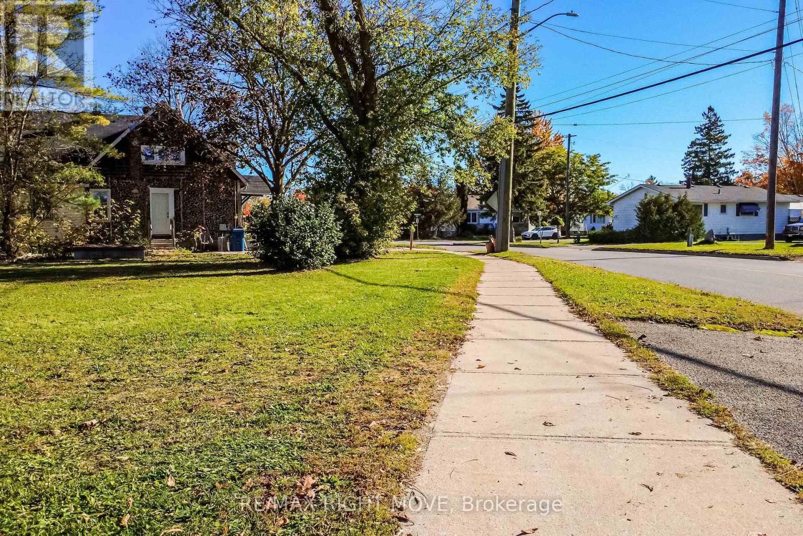 00110 James Street East, Orillia, ON photo 3