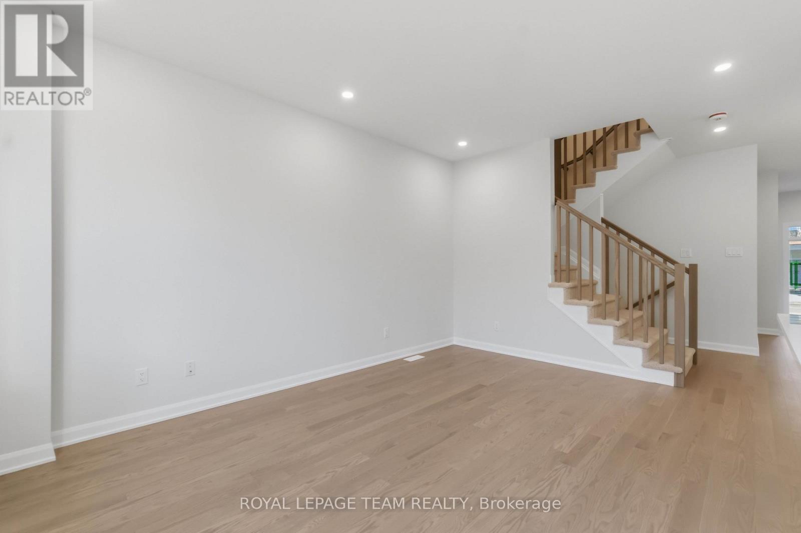 3 Bed, 3 Bath Townhouse for Sale in Ottawa – 831 FAIRLINE ROW, Ottawa – MLS# X12854668 - Image 20