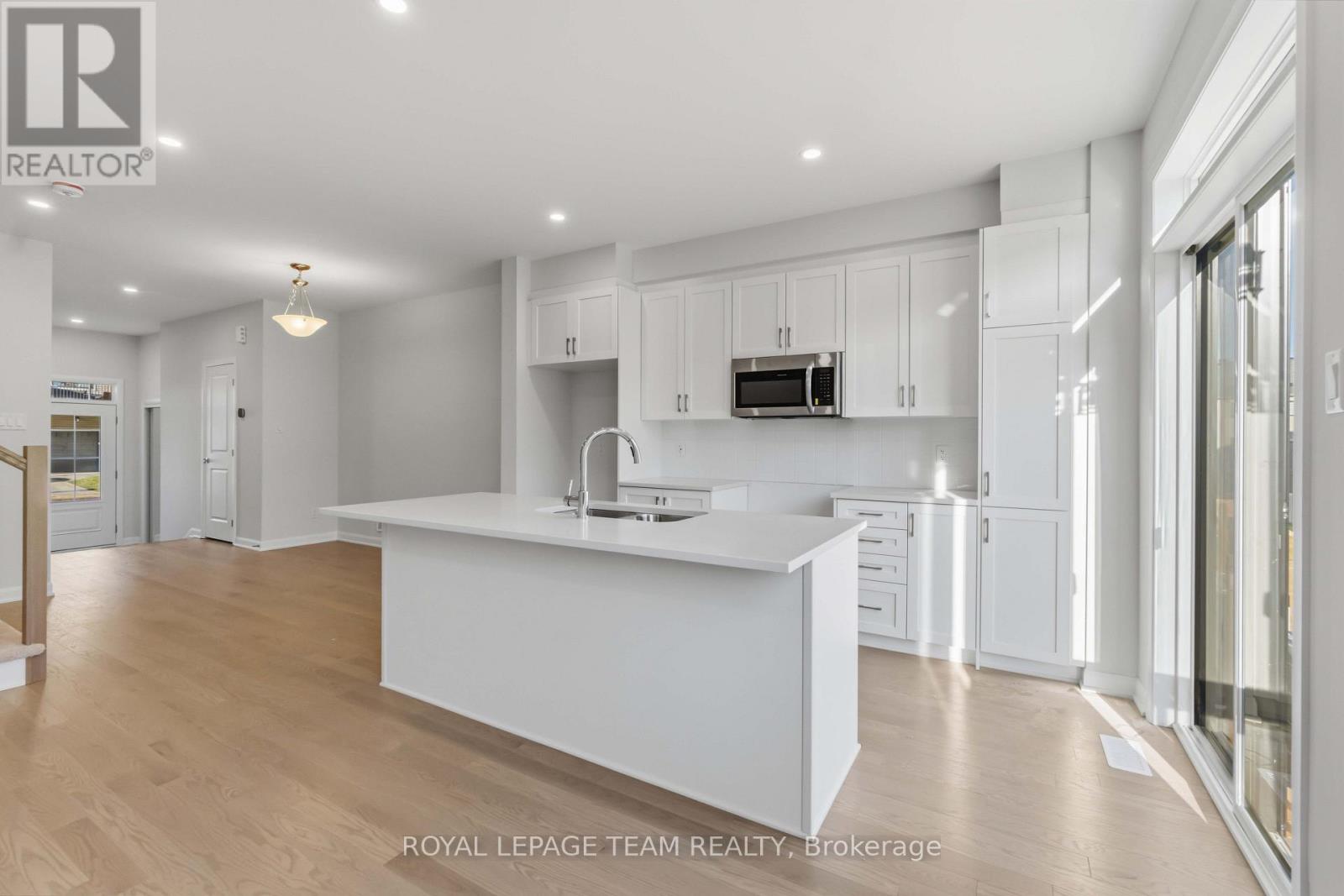 3 Bed, 3 Bath Townhouse for Sale in Ottawa – 831 FAIRLINE ROW, Ottawa – MLS# X12854668 - Image 18