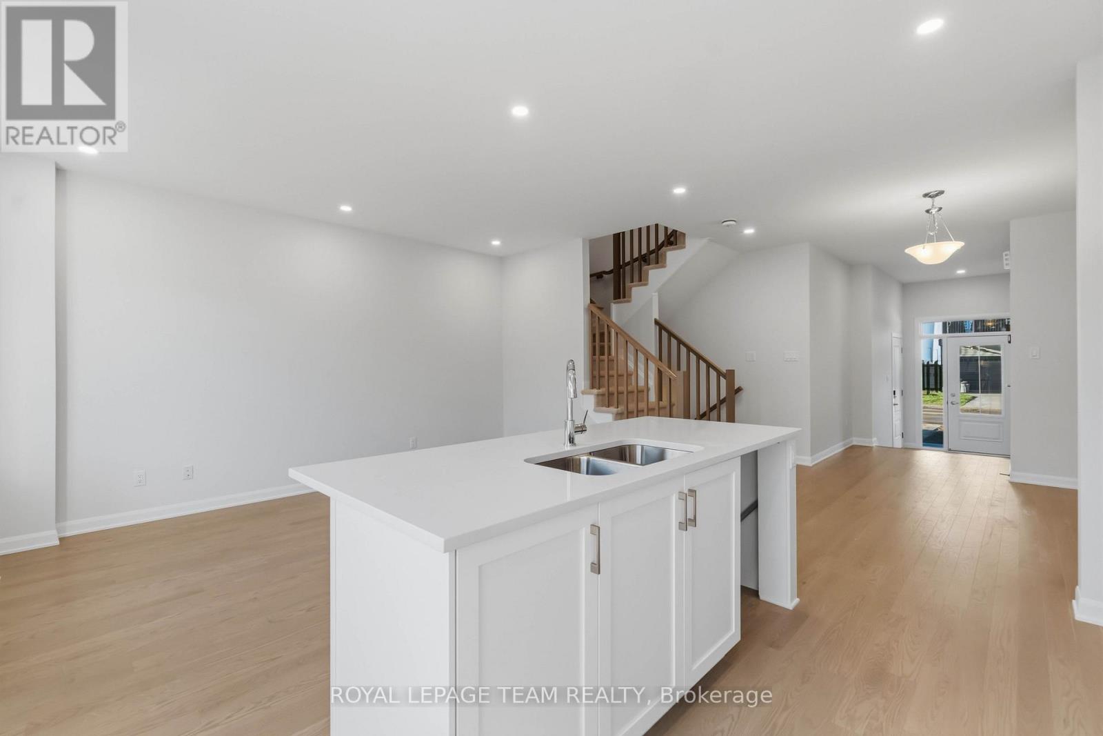 3 Bed, 3 Bath Townhouse for Sale in Ottawa – 831 FAIRLINE ROW, Ottawa – MLS# X12854668 - Image 21