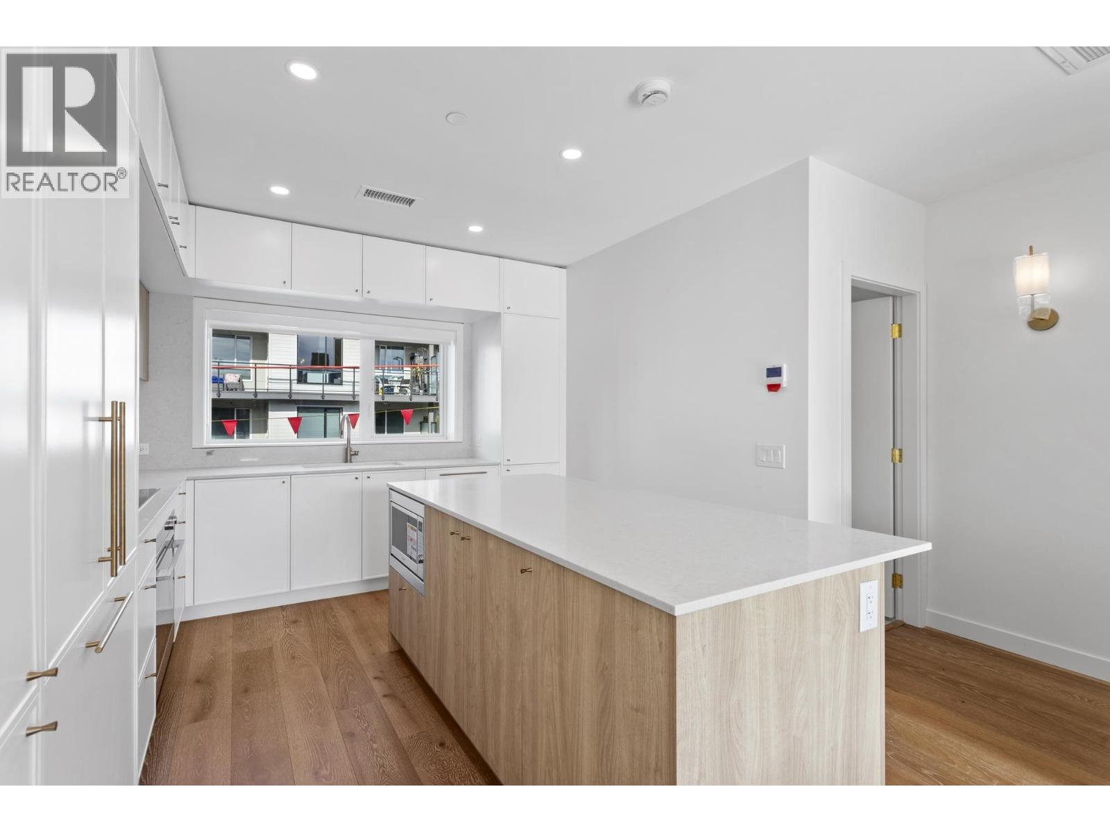 234 602 E 2nd Street, North Vancouver — photo 5