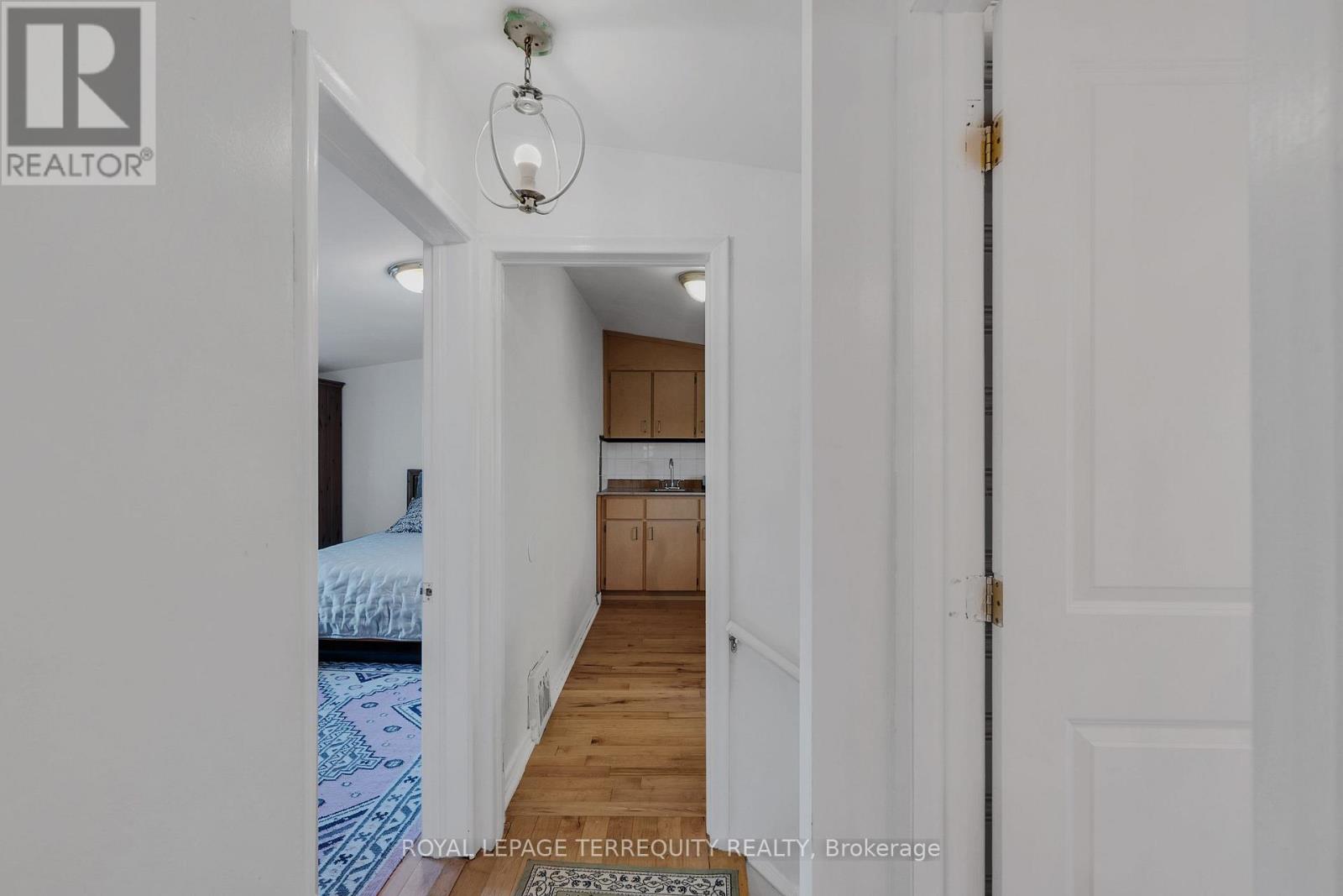1052 GLENGROVE AVENUE - 12