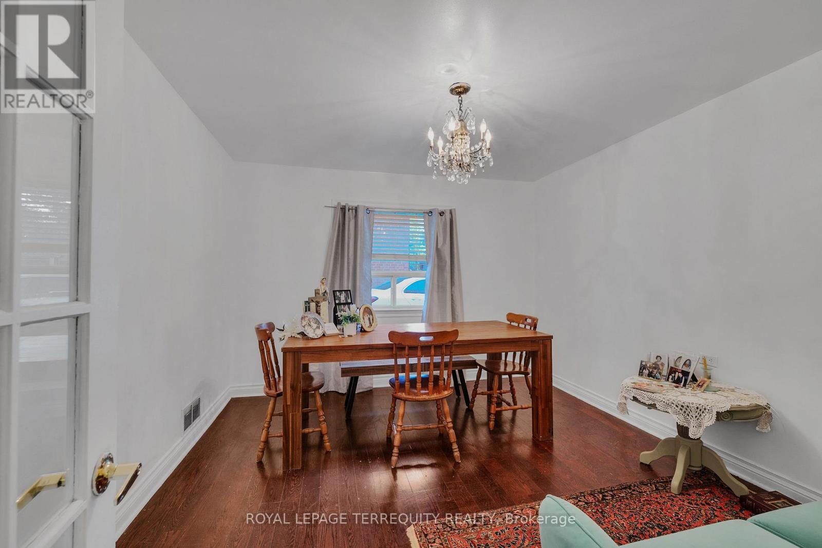 1052 GLENGROVE AVENUE - 13