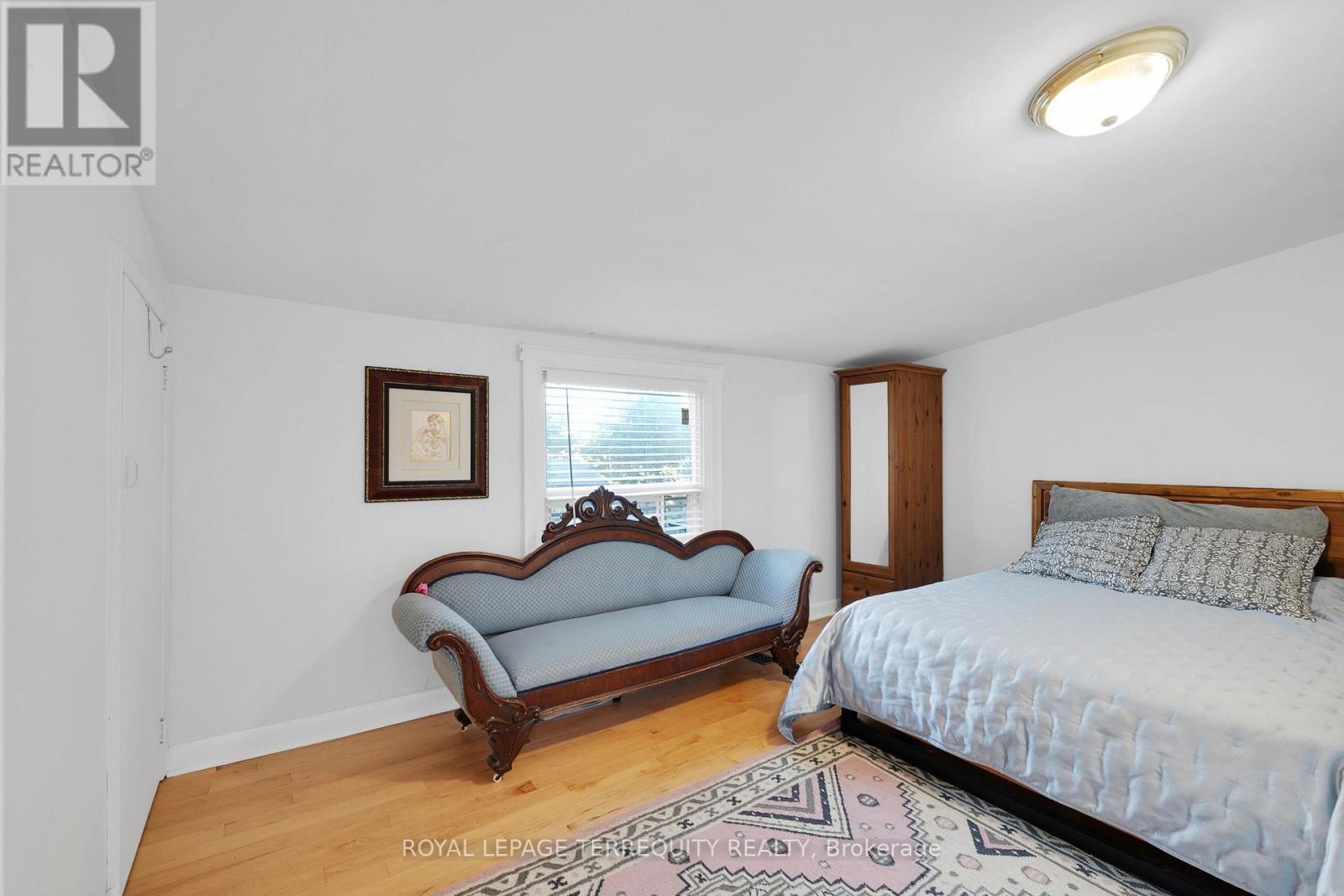 1052 GLENGROVE AVENUE - 21