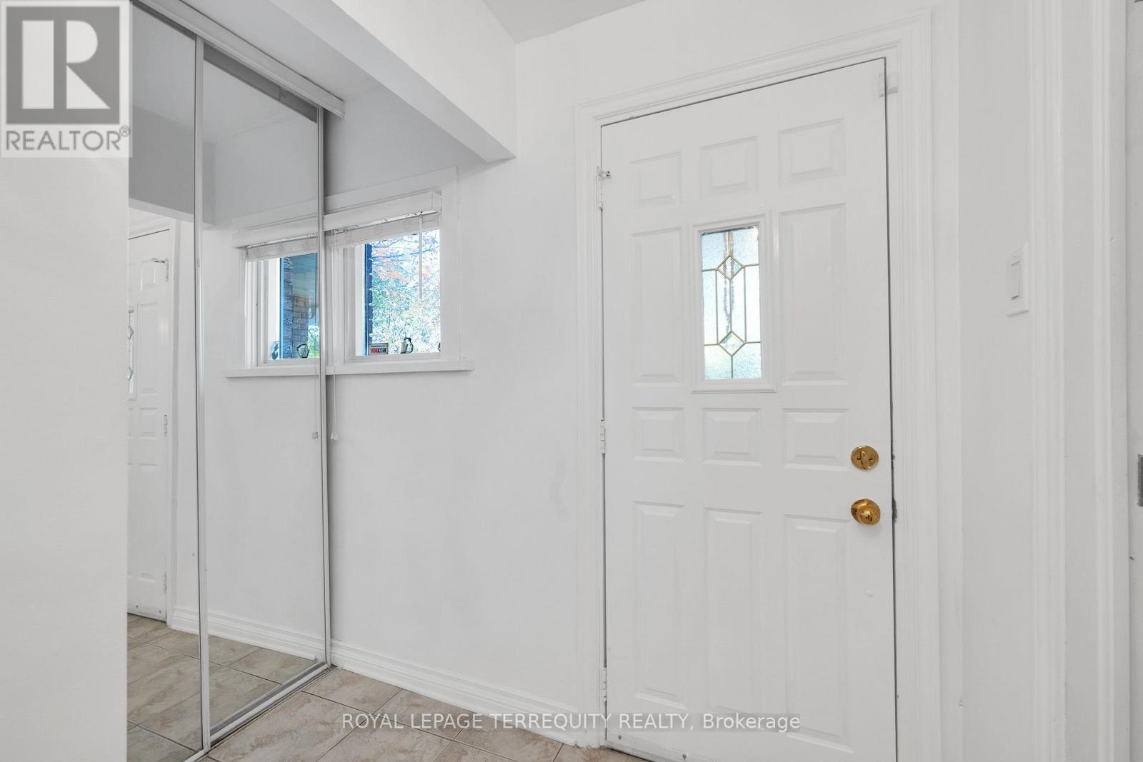 1052 GLENGROVE AVENUE - 23