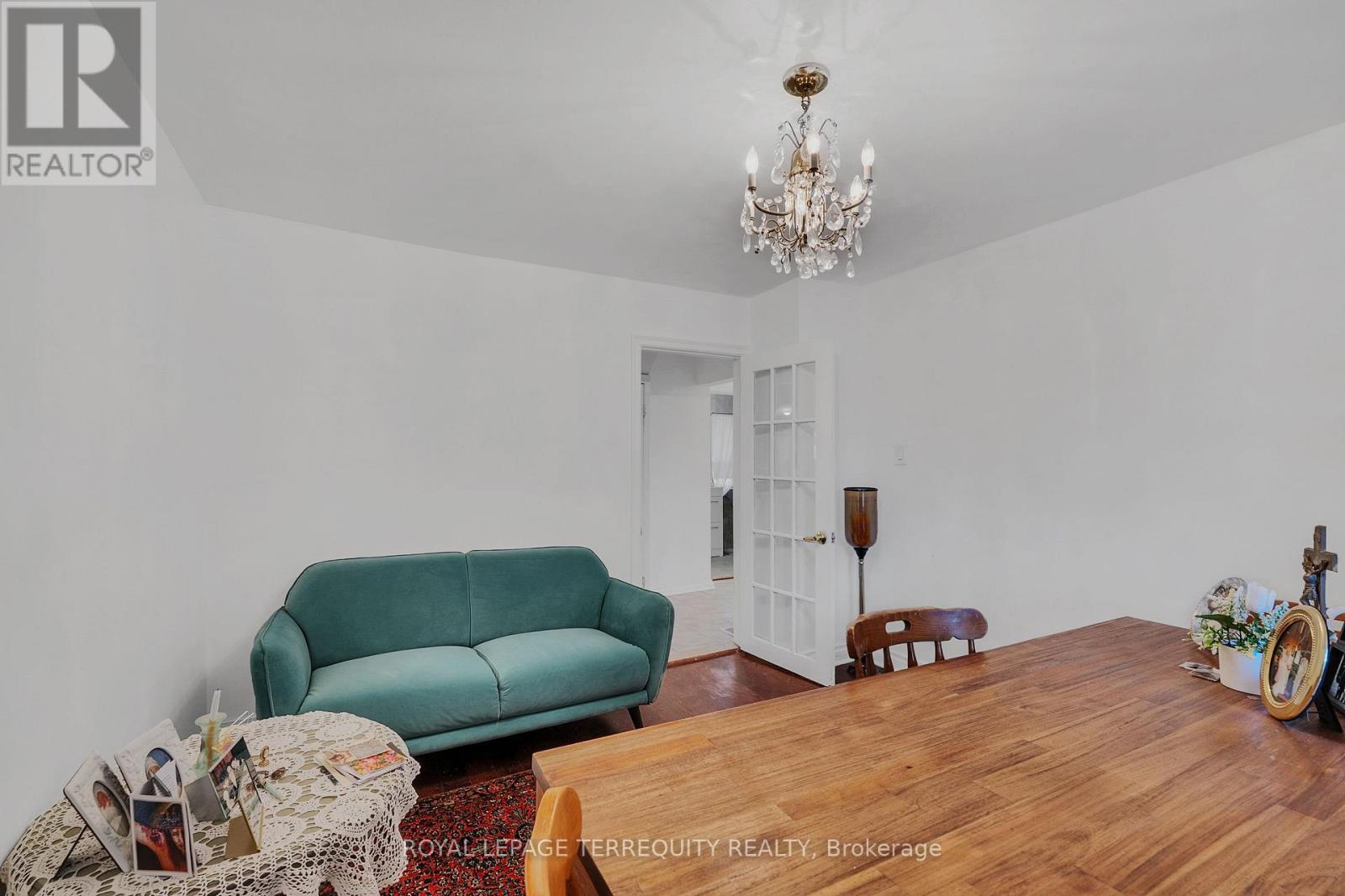 1052 GLENGROVE AVENUE - 29