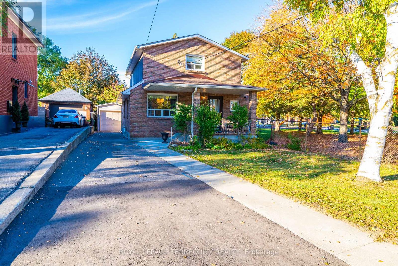 1052 GLENGROVE AVENUE - 3