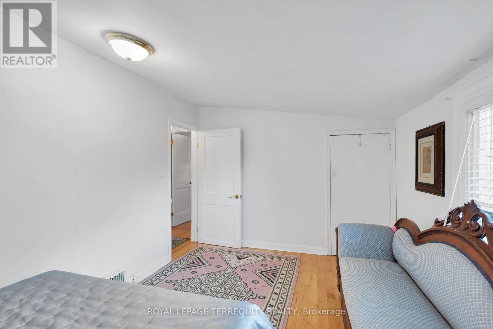 1052 GLENGROVE AVENUE - 26