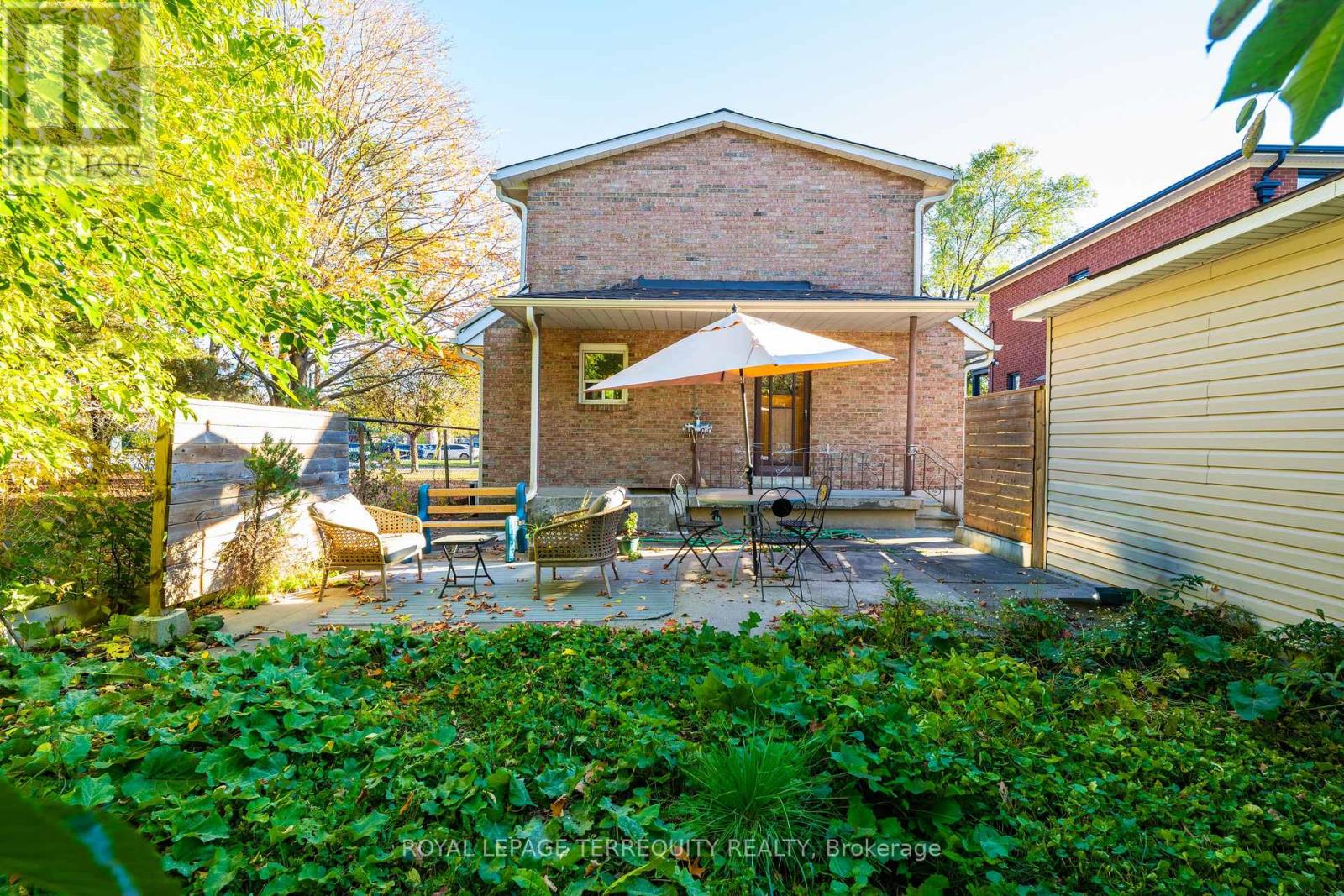 1052 GLENGROVE AVENUE - 32
