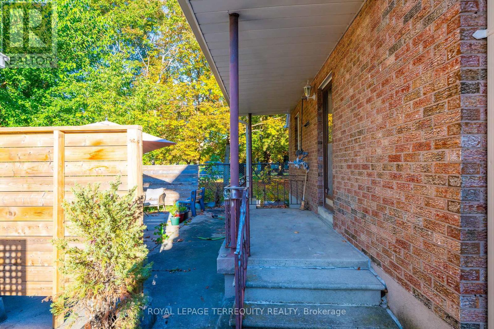 1052 GLENGROVE AVENUE - 30