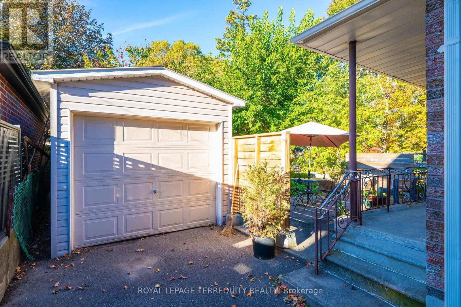 1052 GLENGROVE AVENUE - 6