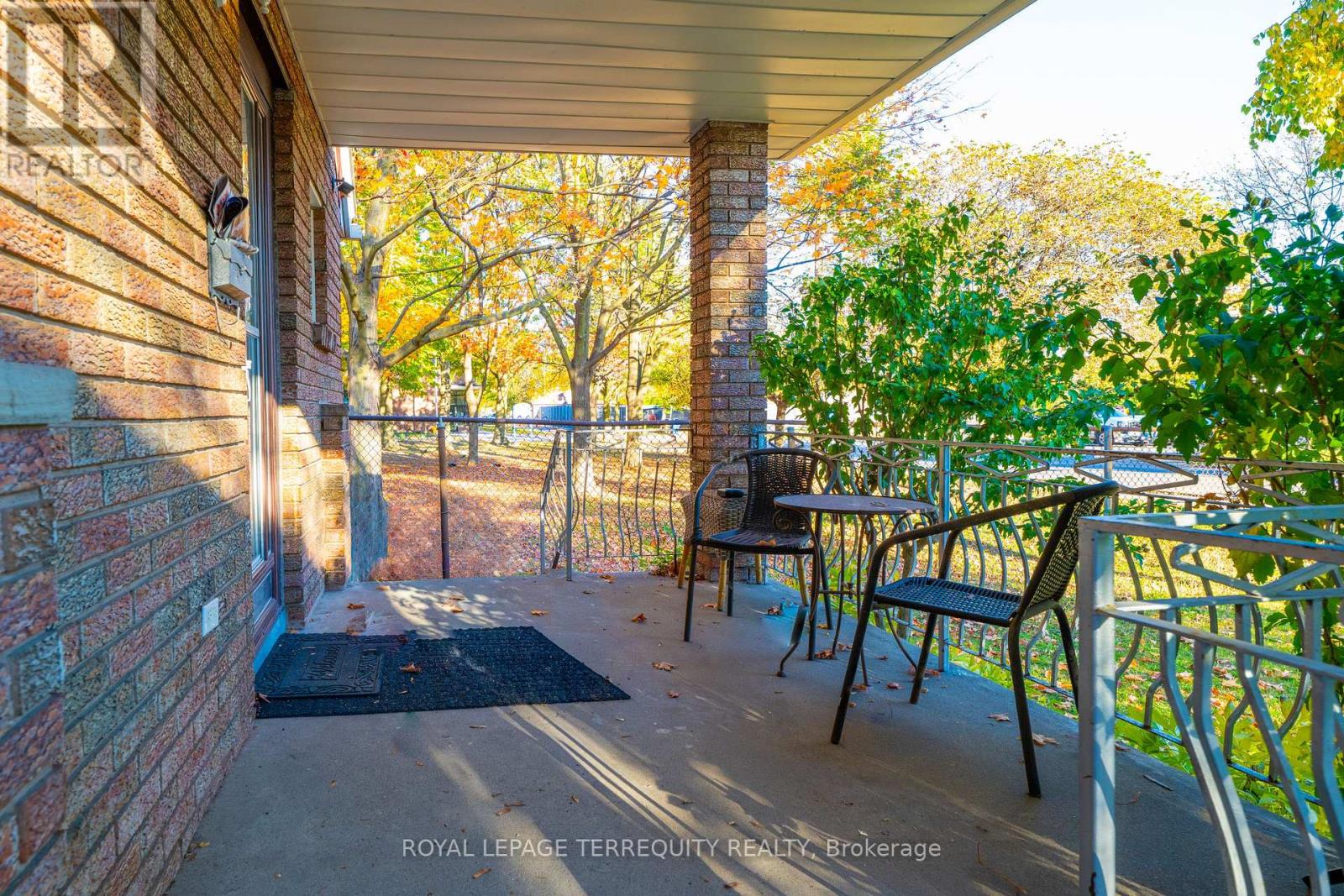1052 GLENGROVE AVENUE - 5