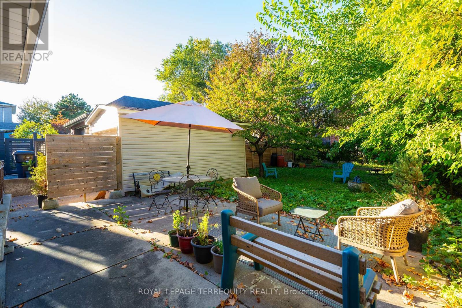 1052 GLENGROVE AVENUE - 33