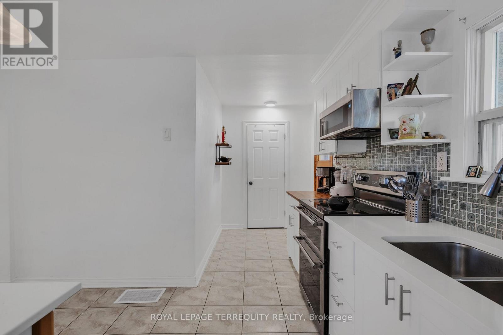 1052 GLENGROVE AVENUE - 9