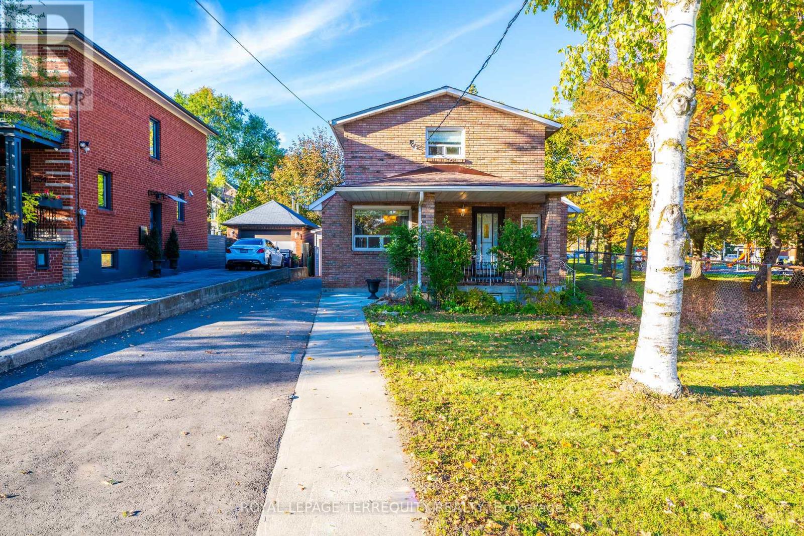 1052 GLENGROVE AVENUE - 4