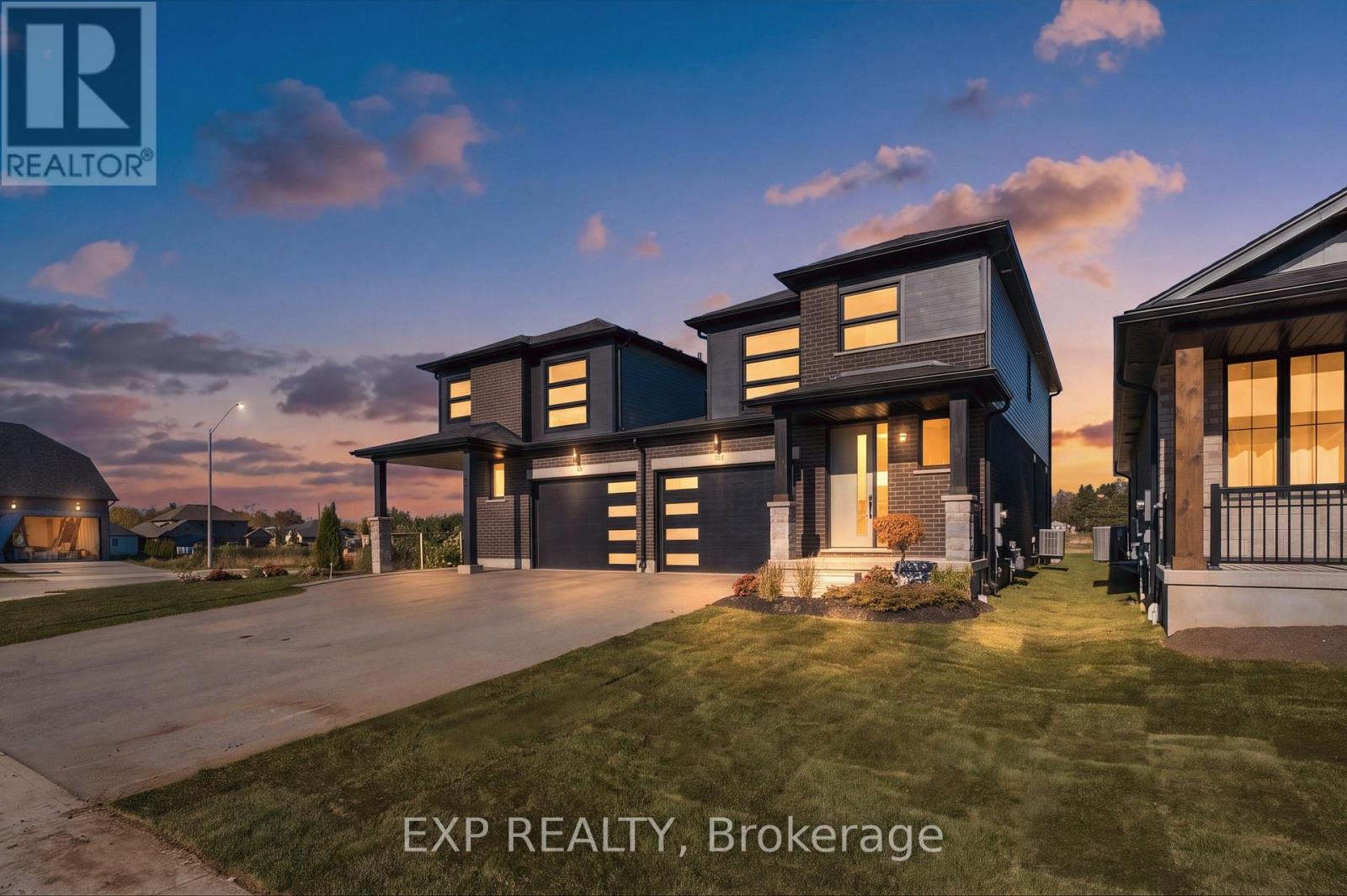 102 Thackeray Way, photo 1 of 45