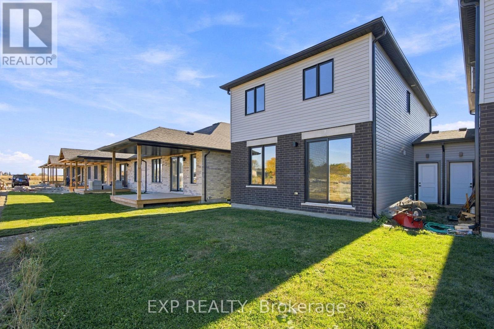 102 THACKERAY WAY - 40