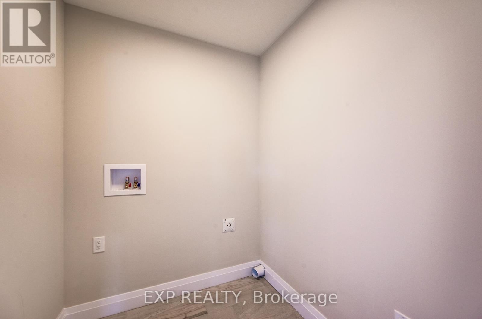 102 THACKERAY WAY - 24