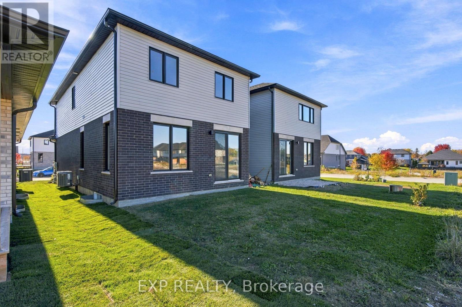 102 THACKERAY WAY - 41