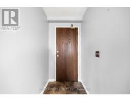 809 - 15 Michael Power Place, Toronto, ON M9A5G4 Photo 7