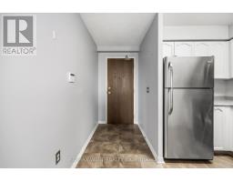 809 - 15 Michael Power Place, Toronto, ON M9A5G4 Photo 8