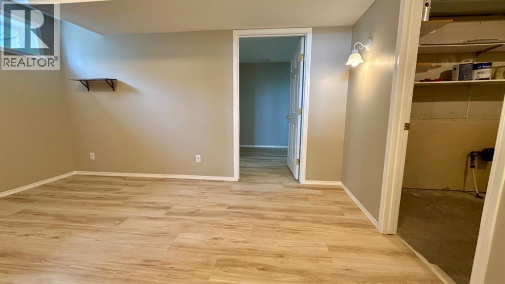 194 Peigan Court W, photo 25 of 35