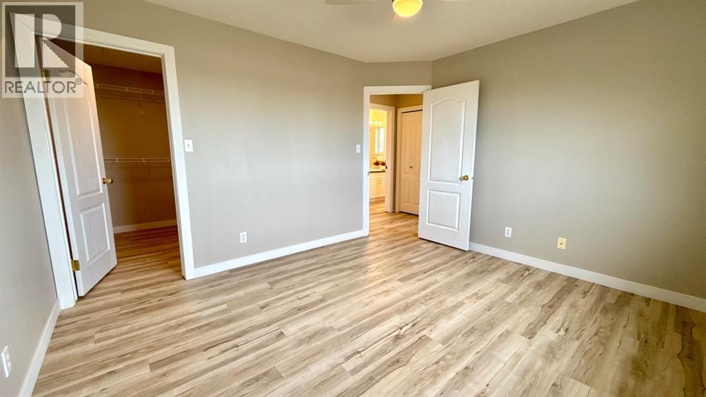194 Peigan Court W, photo 14 of 35
