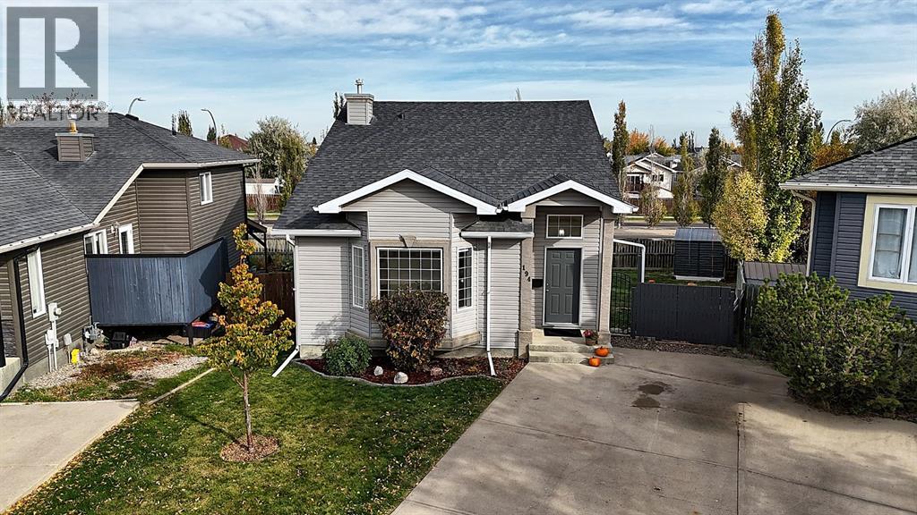 194 Peigan Court W, photo 2 of 35
